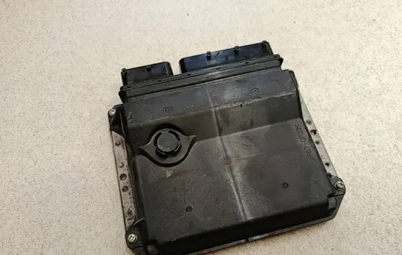 Toyota Auris 150 Engine control unit/module 8966102W60 MB2754000471