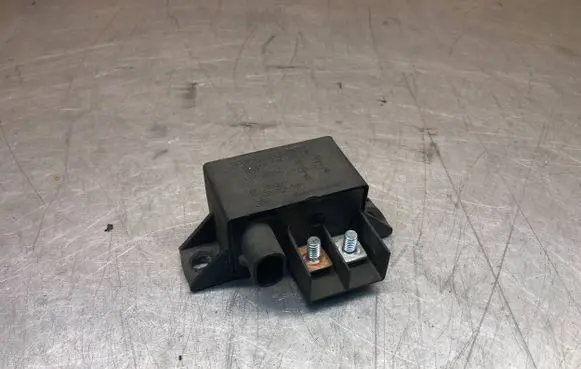 Mercedes-Benz E W211 Charging relay A0025426419 0332002167 12V1004