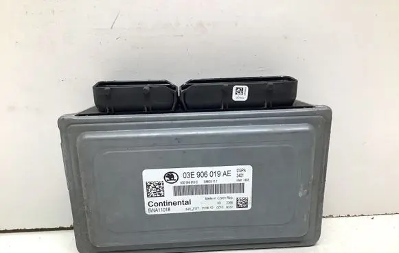 Skoda Fabia Mk2 (5J) Engine control unit/module 03E906019AE 5WA11018 03E906019C