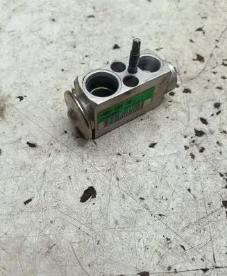 Volvo XC60 Air conditioning (A/C) expansion valve 7036866 326527