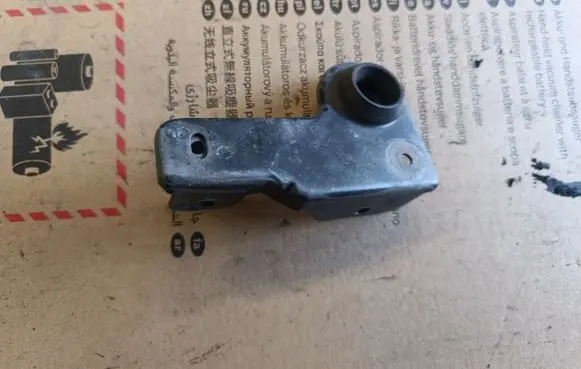 Maserati Ghibli Front splash guards bracket