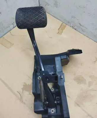 Mercedes-Benz CLK A209 C209 Brake pedal A2032900401