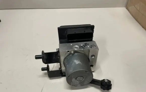 BMW 5 E60 E61 ABS Pump 6777797