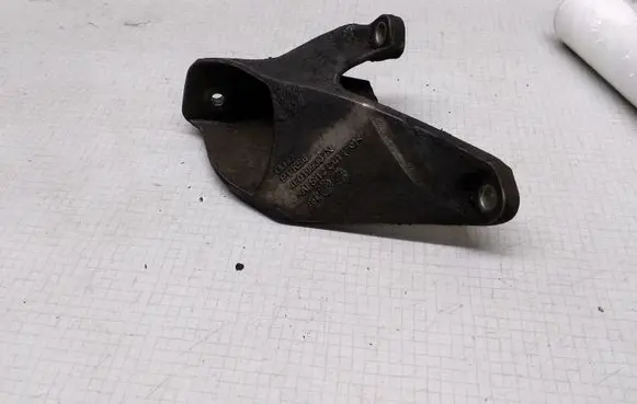 Audi A6 S6 C6 4F Engine mounting bracket 4F0199307N