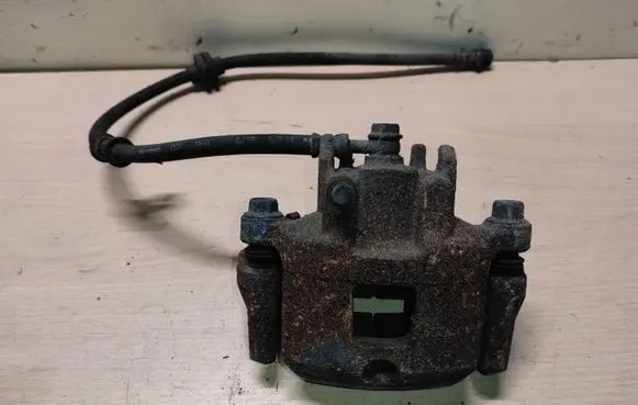 Mitsubishi Space Star Front brake caliper 67E1