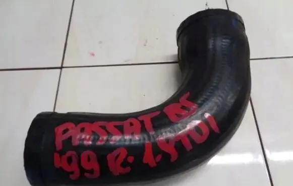 Volkswagen PASSAT B5 Coolant pipe/hose 