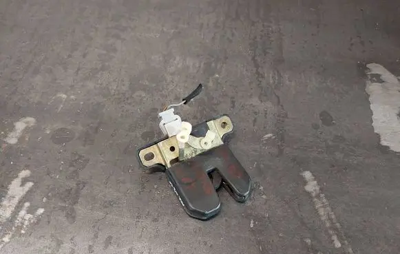 Tailgate/trunk/boot lock/catch/latch