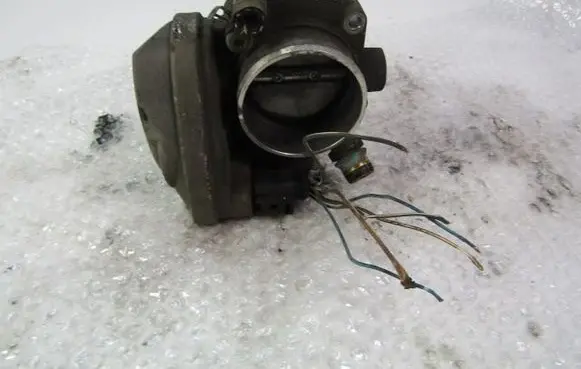 Opel Zafira B Electric throttle body valve 55560398