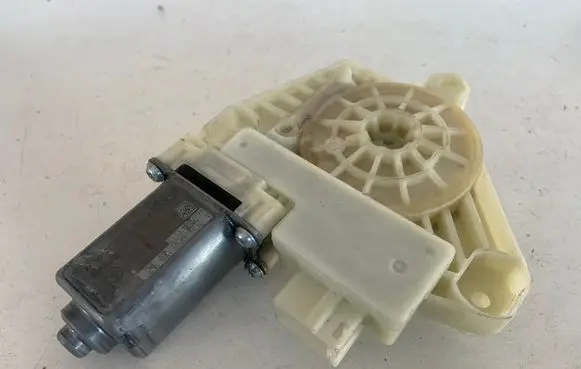 Mercedes-Benz C W205 Front door window regulator motor A2059060113
