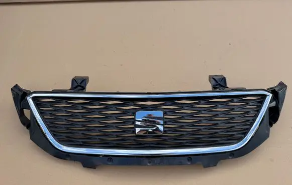 Seat Toledo IV (NH) Front grill 6JA853668A