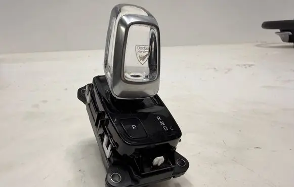 Volvo XC40 Gear shifter/selector 31437914