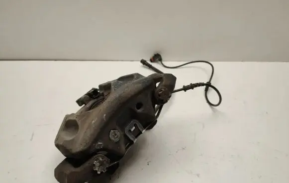 Mercedes-Benz E W212 Front brake caliper A2044213681