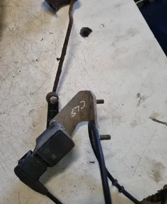 Mercedes-Benz CLS C219 Air suspension front height level sensor A0105427717