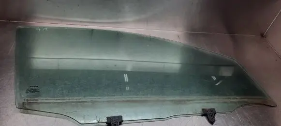 Nissan Qashqai Front door window glass four-door