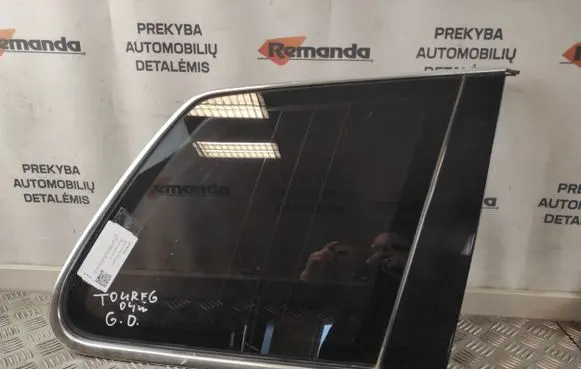 Volkswagen Touareg I Rear side window 7L6845298