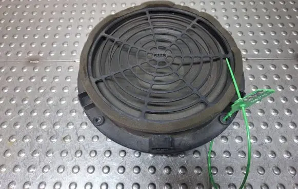 Audi A1 Front door speaker S26372917 8X0035415