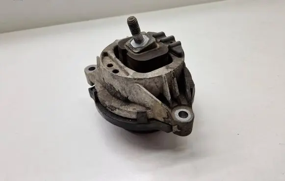 Engine mount bracket