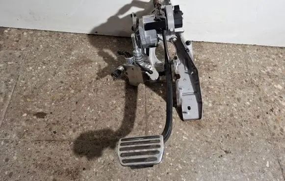 Volvo V60 Brake pedal 31423159