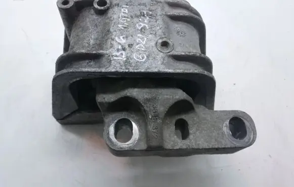 Volkswagen PASSAT B6 Engine mount bracket 1K0199262