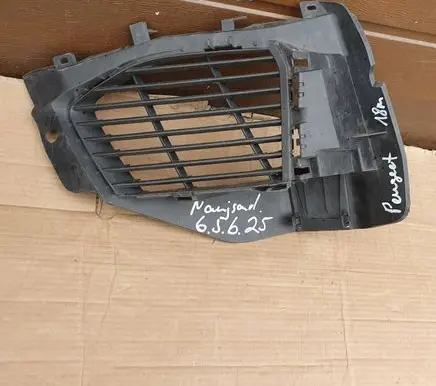 Peugeot 3008 II Front bumper lower grill AA37938073D