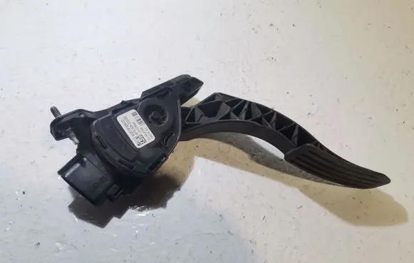 Volvo S80 Accelerator throttle pedal 6G929F836CD
