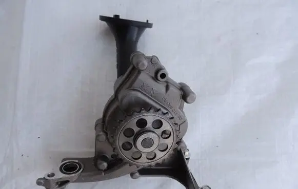 Opel Corsa F Oil pump 9831294580