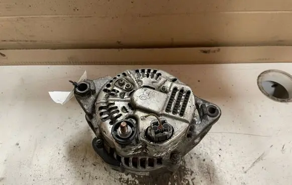KIA Sorento Generator/alternator 373004A300 021319212