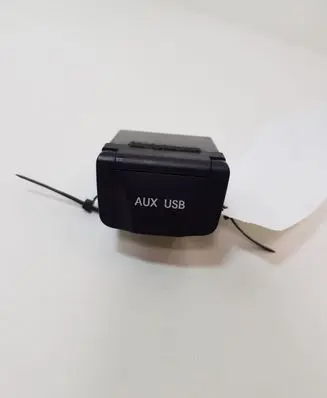 Hyundai Santa Fe USB socket connector 961202W501