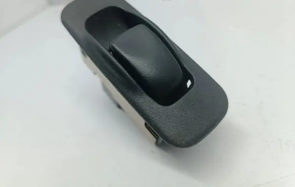Mitsubishi Space Star Electric window control switch MR740601