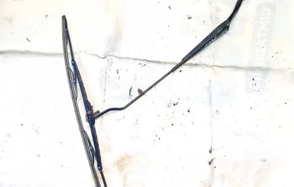Opel Insignia A Front wiper blade arm 