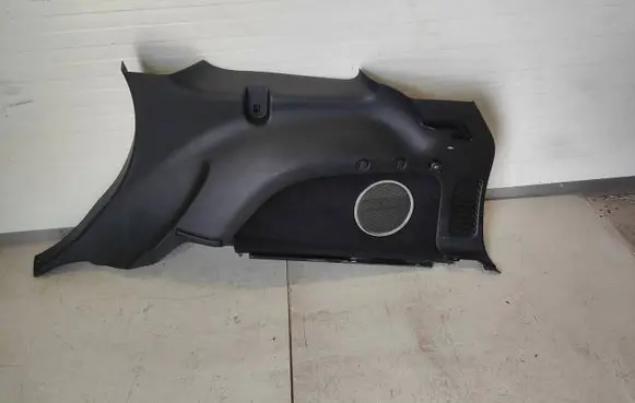 Jeep Cherokee Tailgate/trunk side cover trim