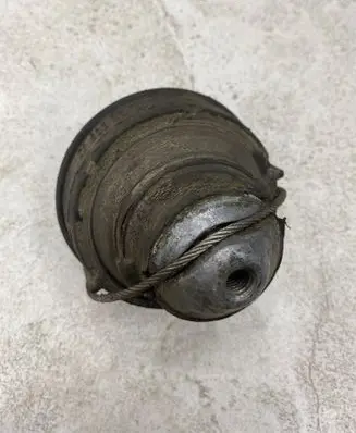 Engine mount bracket