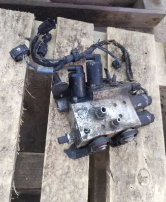 BMW 7 E65 E66 Active stabilizer control/valve assembly 6758704