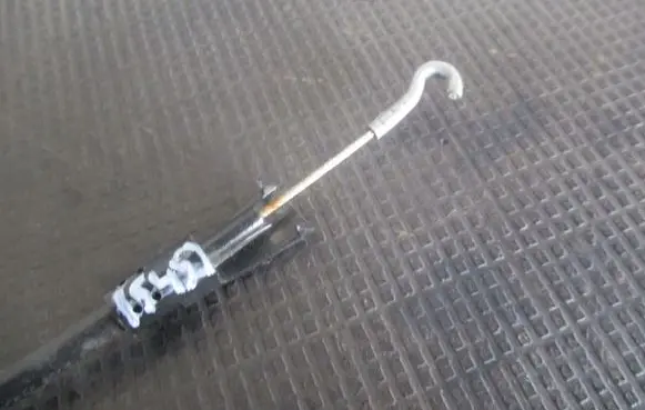 Volkswagen PASSAT B6 Gear shift cable linkage 