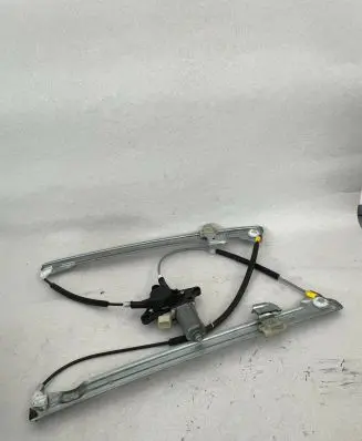 Mercedes-Benz Vito Viano W639 Front door window regulator motor 0130821941