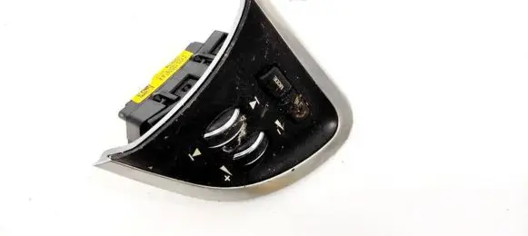 Steering wheel buttons/switches