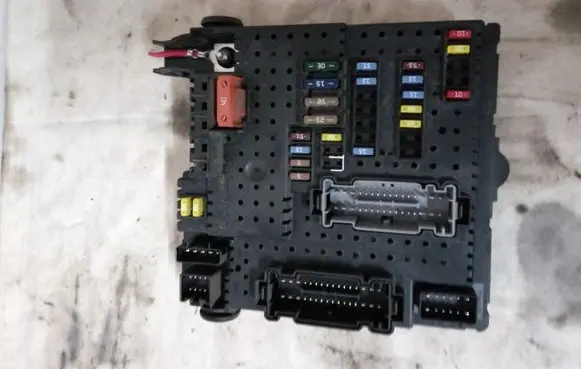Volvo XC90 Fuse module 30728512