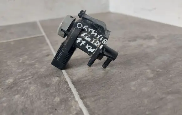 Skoda Octavia Mk2 (1Z) Turbo solenoid valve 1K0906283A