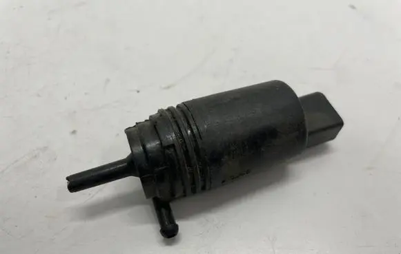 BMW 3 E90 E91 Windscreen/windshield washer pump 8377612