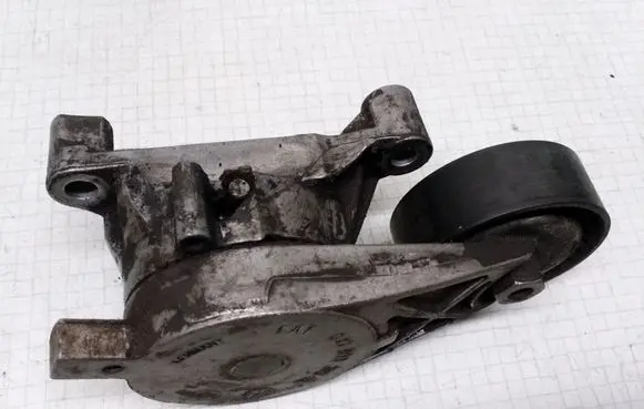 Volkswagen Touran I Generator/alternator belt tensioner 03G903315A