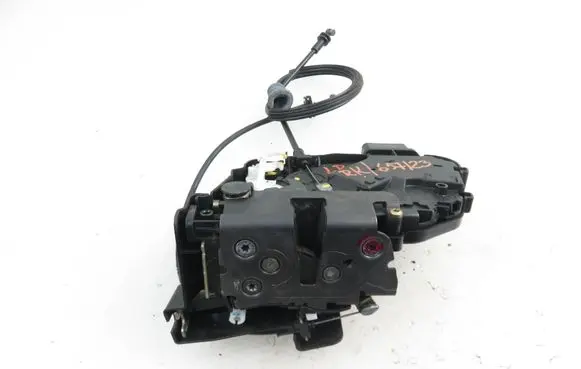 Volvo S40 Front door lock 30663974