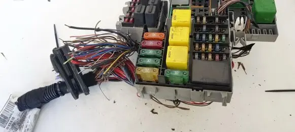 Opel Tigra B Fuse box set 93162382