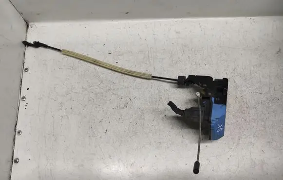 Volvo V70 Front door lock