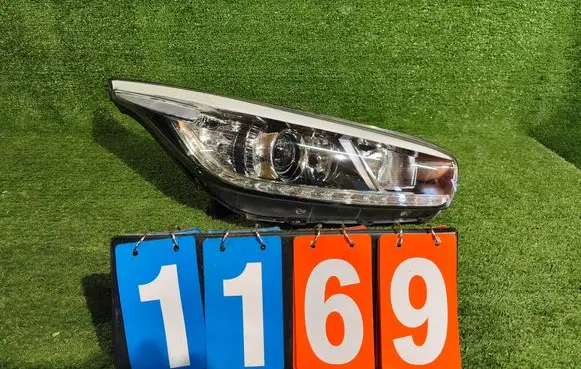 KIA Ceed Headlight/headlamp R009B2207E9 92102A2220