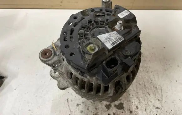 Volkswagen Polo Generator/alternator 045903023A 0124515022