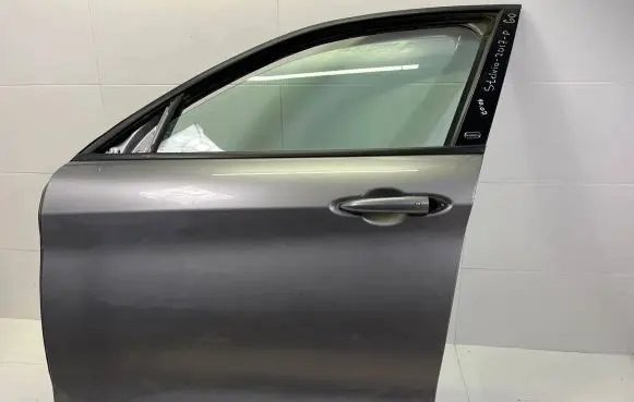 Alfa Romeo Stelvio Front door
