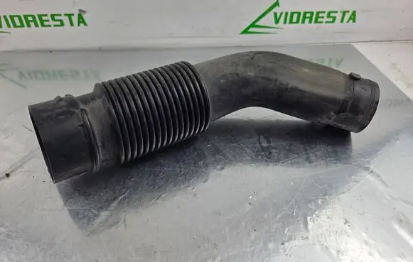 Air intake hose/pipe