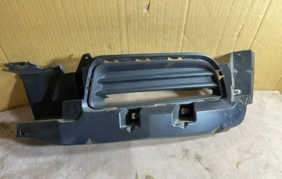 Dodge Challenger Front fog light trim/grill 68226549AA