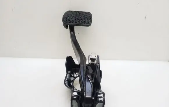 Mercedes-Benz E W212 Brake pedal A2042902001 PP204290056