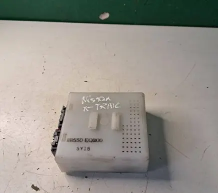 Nissan X-Trail T30 Door central lock control unit/module 28550EQ300 5Y15